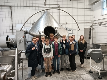 MŁODZI ODKRYWCY z wizytą w Okręgowej Spółdzielni Mleczarskiej w Skale