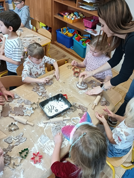 5/6-latki odkrywają zapachy Świąt Bożego Narodzenia